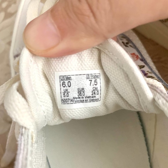 Vans Old Skool Sneaker in Floral + Marshmallow - Picture 13 of 14